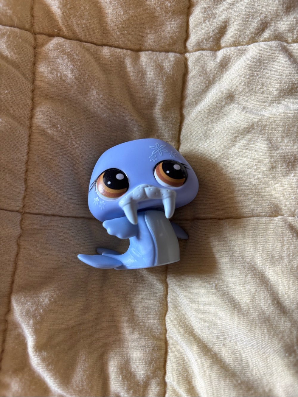 Littlest Pet Shop Light Blue Walrus Figure with Orange Eyes